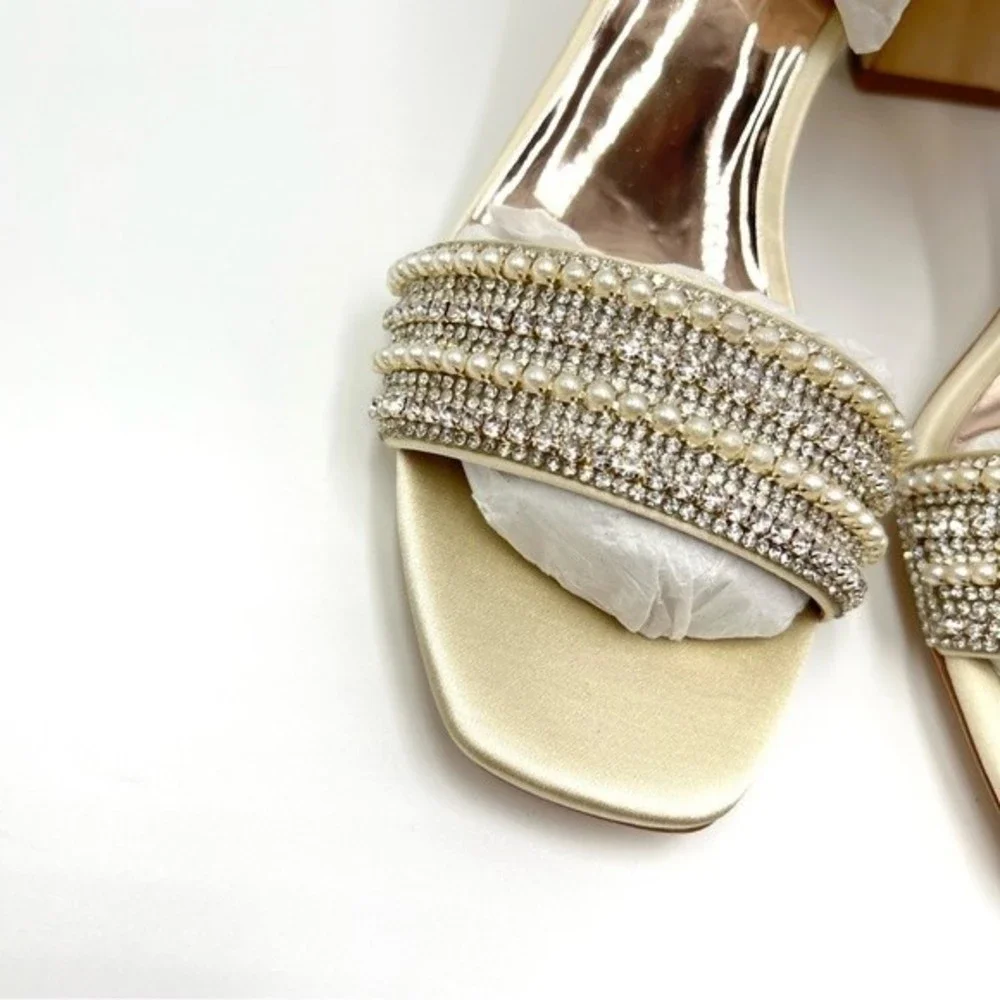 Badgley Mischka Size 7 Kameryn Ivory‎ Satin Jeweled Dress Sandals Heels Shoes